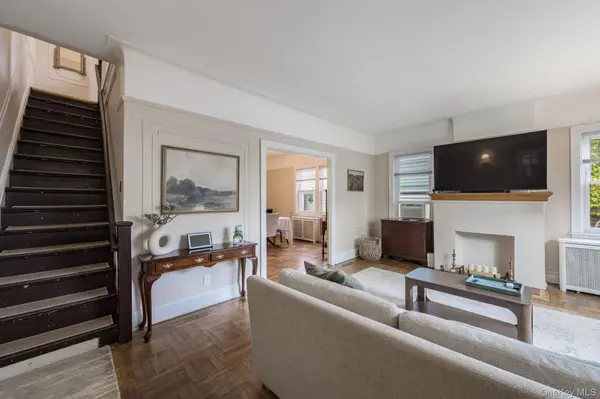 82-79 166th ST, Jamaica Hills, NY 11432