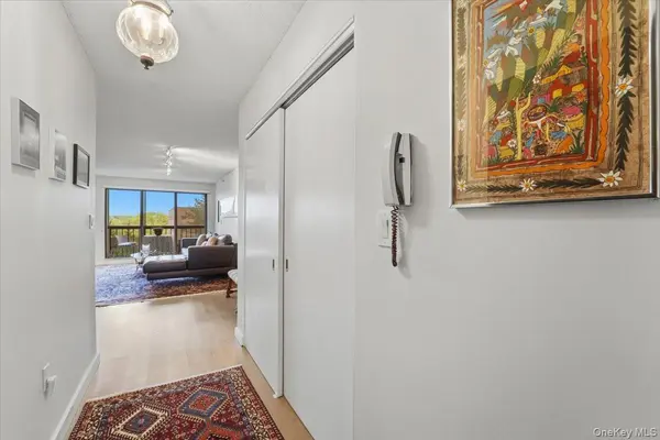 10 Stewart PL #5HW, White Plains, NY 10603
