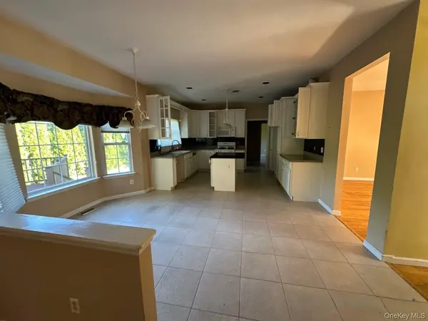 2 East AVE, Coram, NY 11727