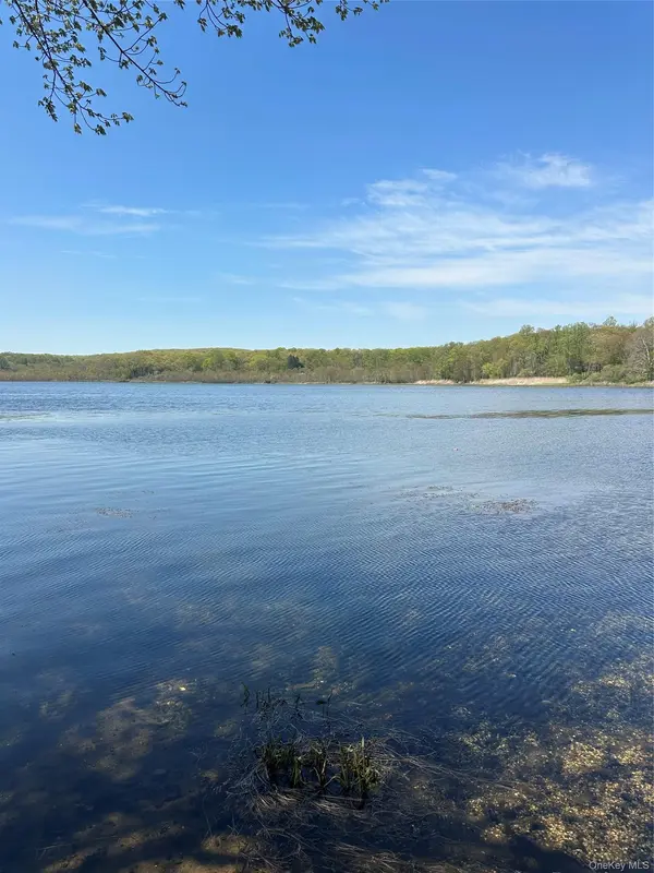 102 Lake Kitchawan DR, South Salem, NY 10590
