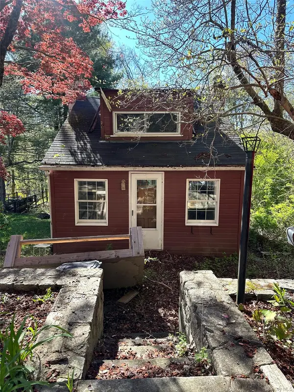 102 Lake Kitchawan DR, South Salem, NY 10590