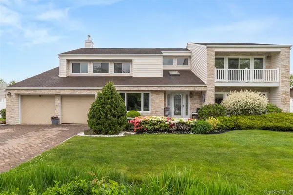 152 Pace DR, West Islip, NY 11795
