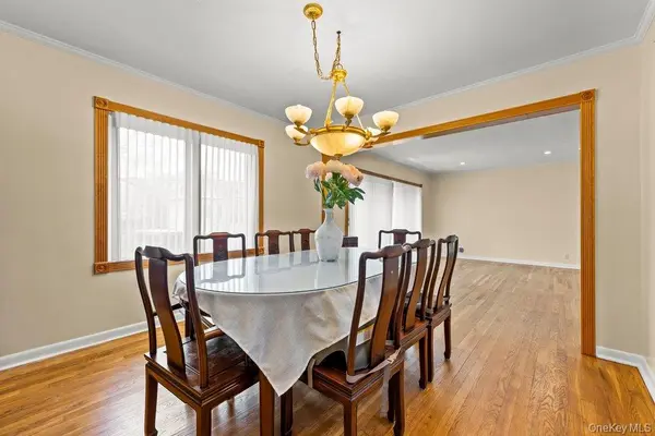 80-73 Chevy Chase ST, Jamaica Estates, NY 11432