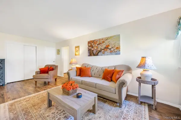 49 Mildred PL #4A, North Babylon, NY 11703