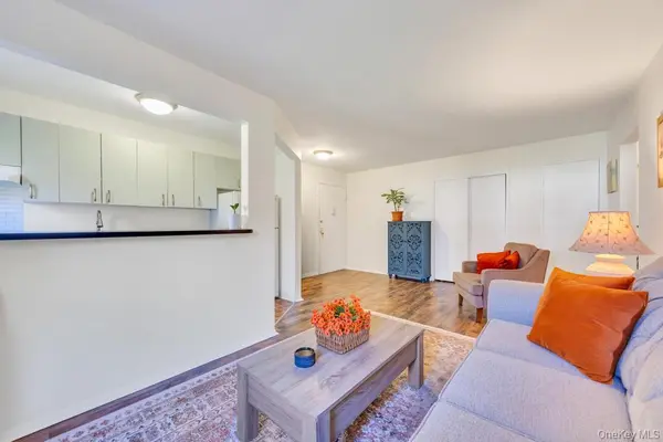 49 Mildred PL #4A, North Babylon, NY 11703