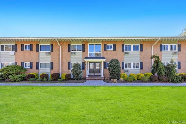 49 Mildred PL #4A, North Babylon, NY 11703