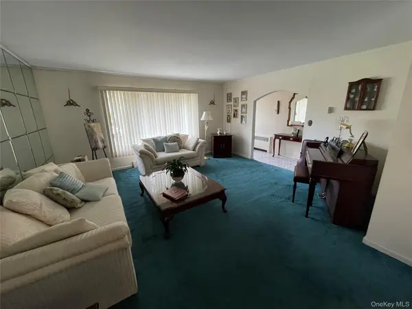 581 Grand AVE, Lindenhurst, NY 11757