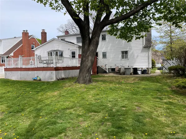 581 Grand AVE, Lindenhurst, NY 11757