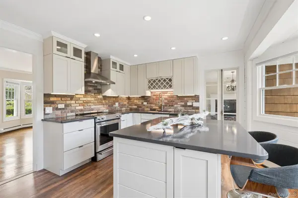5 Maryland BLVD, Hampton Bays, NY 11946