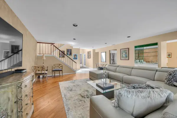 47 Northgate CIR, Melville, NY 11747