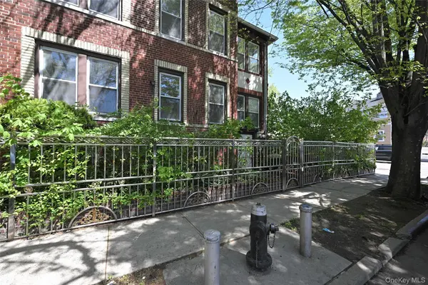86-46 139th ST, Briarwood, NY 11435