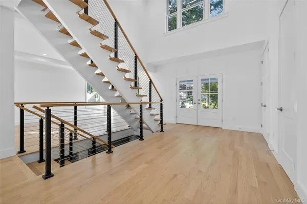 5 Pepperday AVE, Port Washington, NY 11050