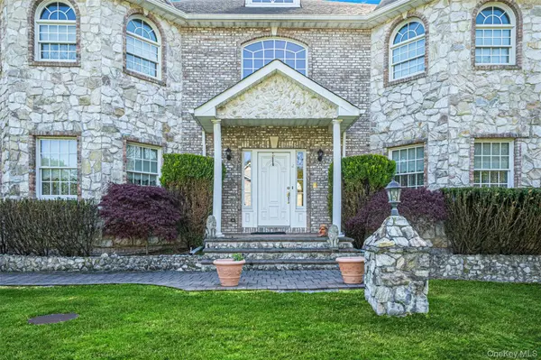 2 Deepwells LN, Saint James, NY 11780