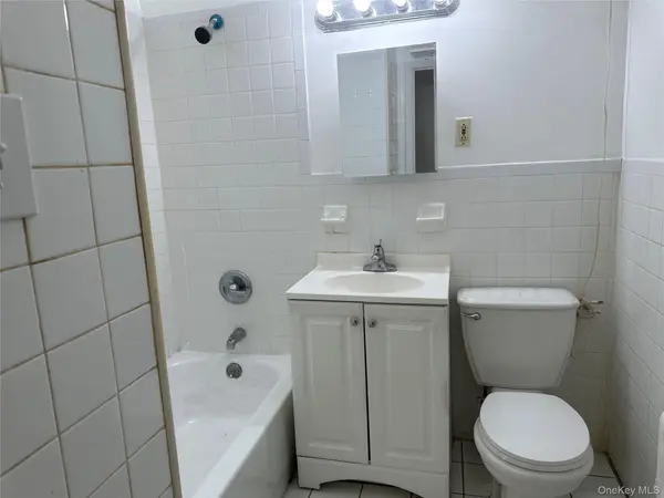 8410 101 ST, Richmond Hill, NY 11418