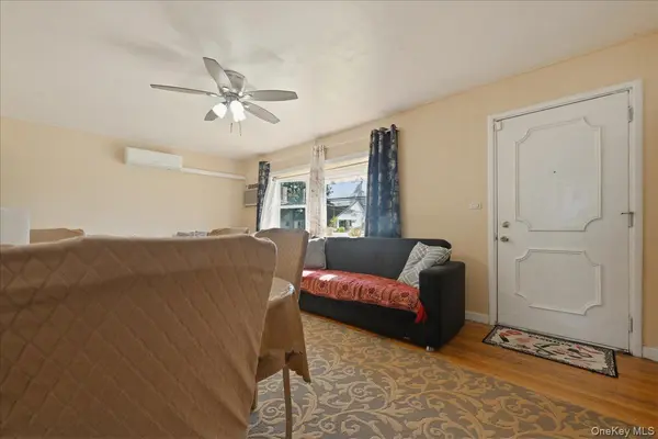 10 Gardner AVE, Hicksville, NY 11801