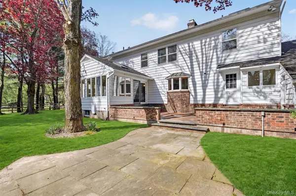 1 Vivian PL, Montebello, NY 10901