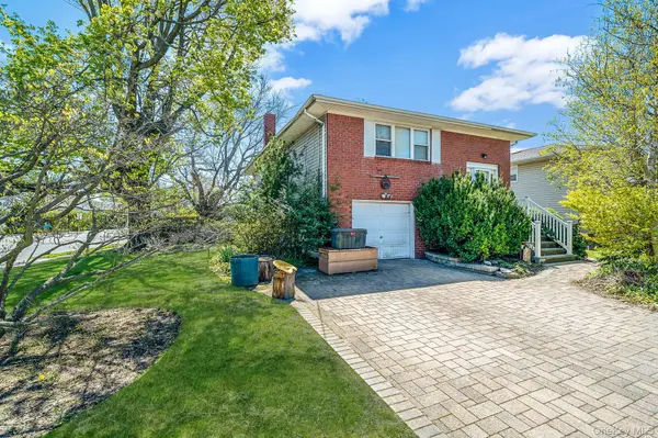 202 N Hickory ST, Massapequa, NY 11758