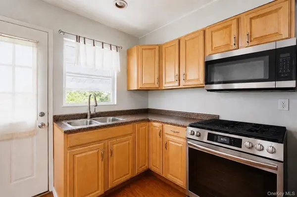 313 2nd AVE, Brentwood, NY 11717