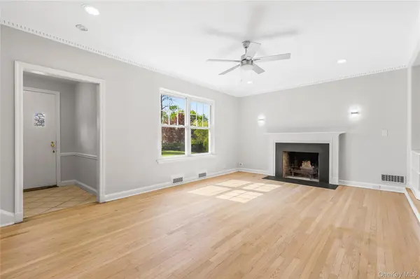 21 Keogh LN, New Rochelle, NY 10805