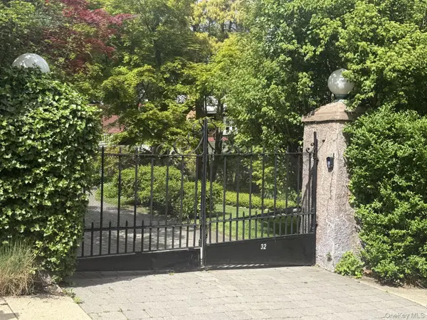 32 Laveta PL, Nyack, NY 10960