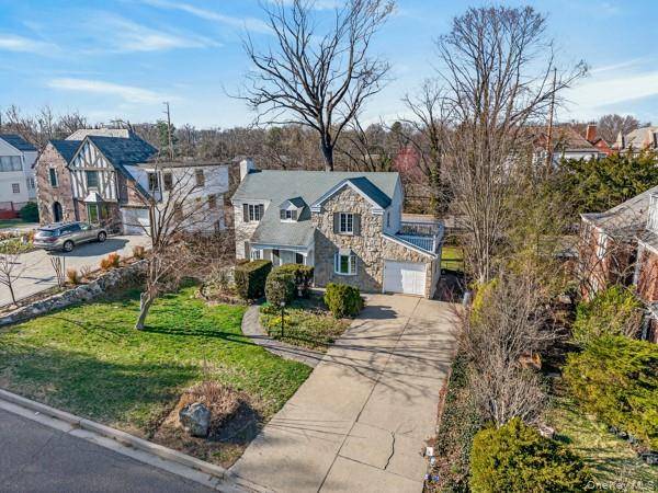 167 Old Mill RD, Manhasset, NY 11030