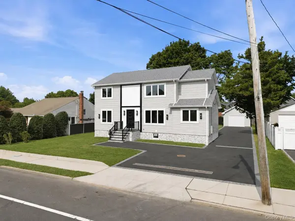 136 Udall RD, West Islip, NY 11795