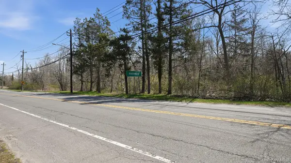 1011-1021 W Main ST, Riverhead, NY 11901