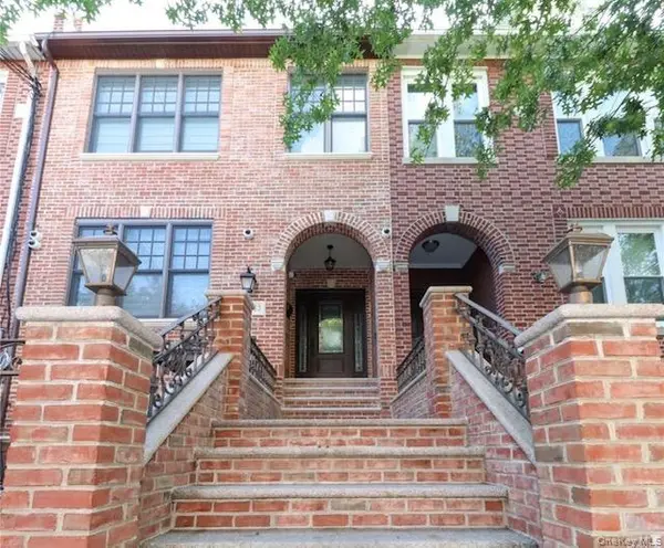 21-63 45th ST, Astoria, NY 11105