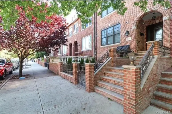 21-63 45th ST, Astoria, NY 11105