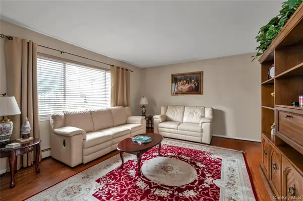 17 Horton DR, South Huntington, NY 11746