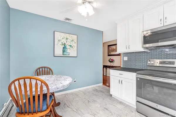 17 Horton DR, South Huntington, NY 11746