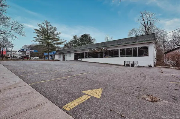 80 E Main ST, Huntington, NY 11743