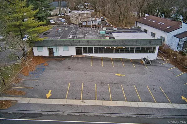 80 E Main ST, Huntington, NY 11743