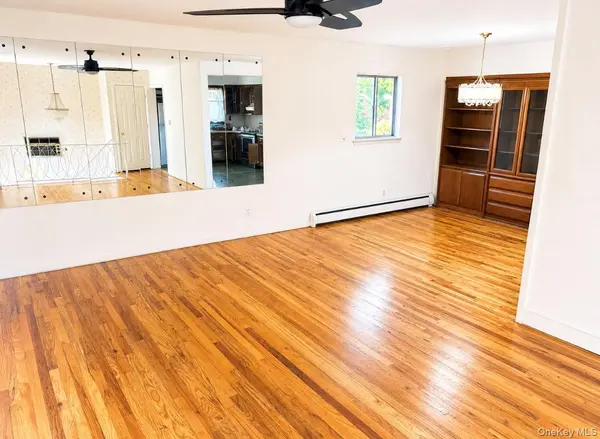960 Linden AVE, Westbury, NY 11590