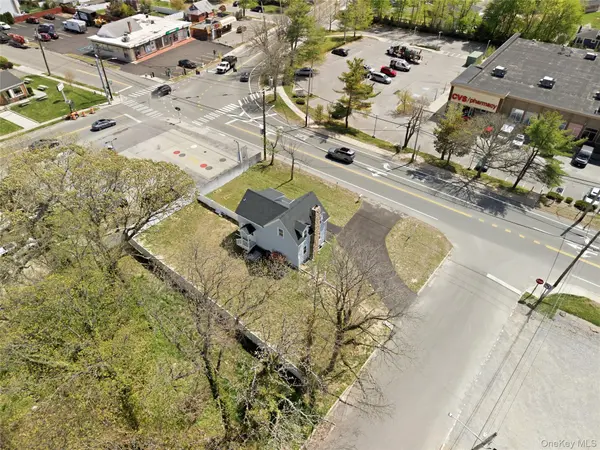 749 E Main ST, Kings Park, NY 11754