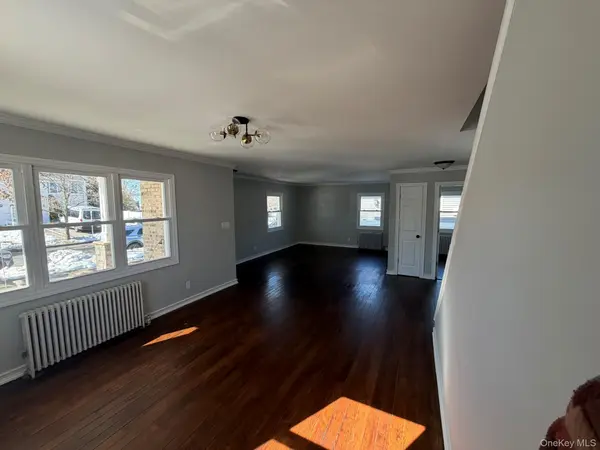 2303 Pine ST, Seaford, NY 11783
