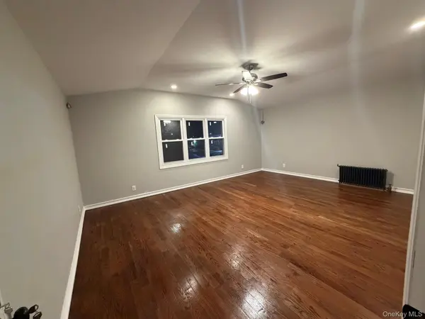 2303 Pine ST, Seaford, NY 11783