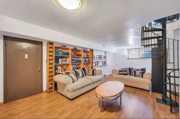 46-12 161st ST #1D, Flushing, NY 11358