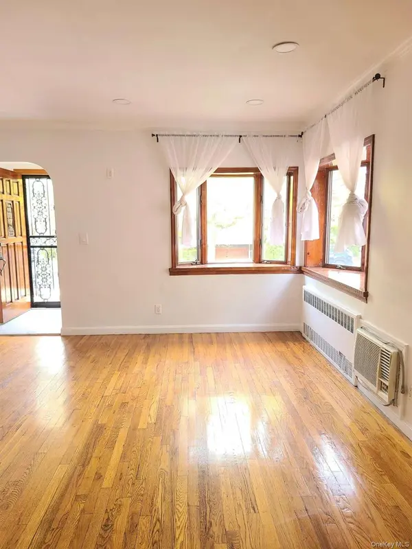 6473 Ellwell CRES #1st Floor, Rego Park, NY 11374