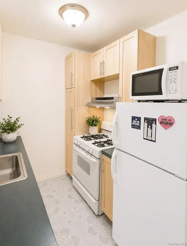 84-01 Main St #311, Jamaica, NY 11435