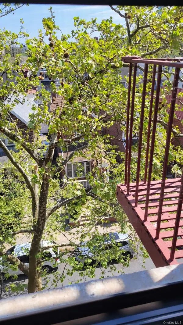 61 Oliver ST #5B, Brooklyn, NY 11209