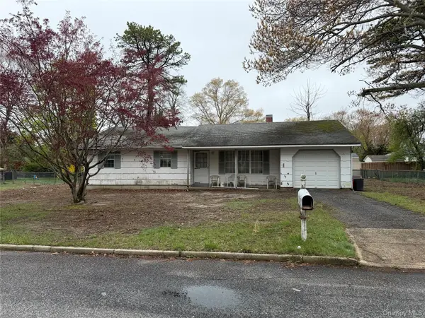 6 Christmann AVE, East Moriches, NY 11940