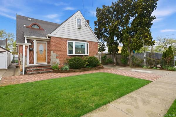 969 Gabriel AVE, Franklin Square, NY 11010