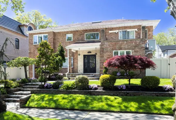 219-26 Peck AVE, Hollis Hills, NY 11427