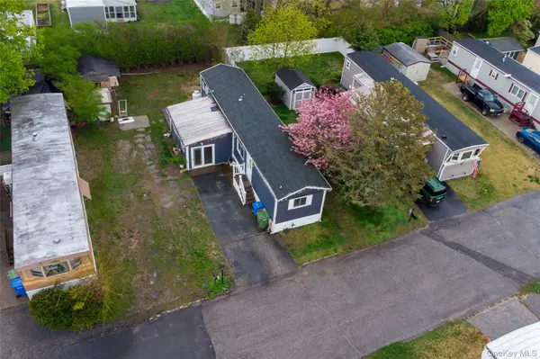 65 Minuteman DR, Bohemia, NY 11716