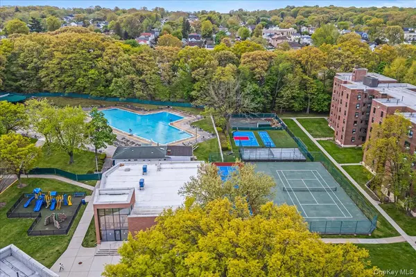 211-02 73rd AVE #4P, Bayside, NY 11364