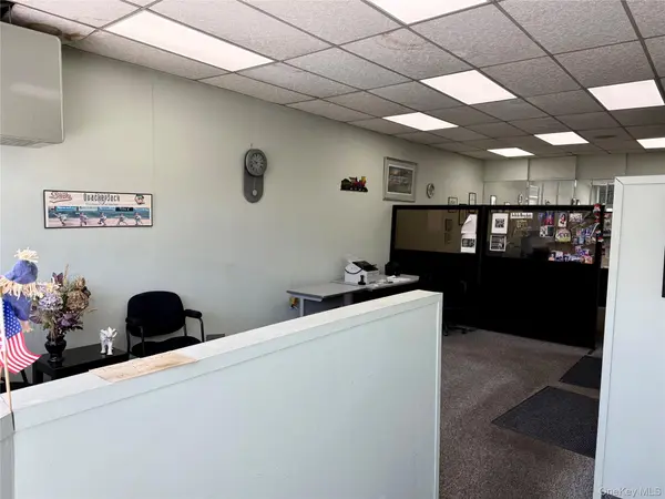 197 S Wellwood AVE, Lindenhurst, NY 11757