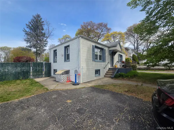 345 Boulder ST, Ronkonkoma, NY 11779