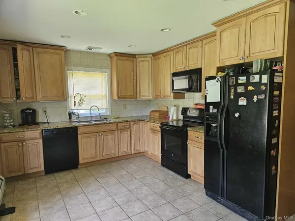 21 VERPLANCK AVE, Hopewell Junction, NY 12533