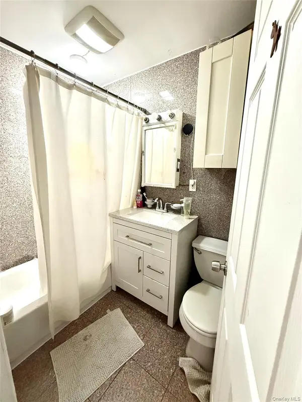 13-03 A 128th St, College Point, NY 11356
